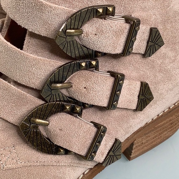 Beast Fashion pointy leather triple buckle western heels Tan booties size 6 NWOT - Picture 2 of 16